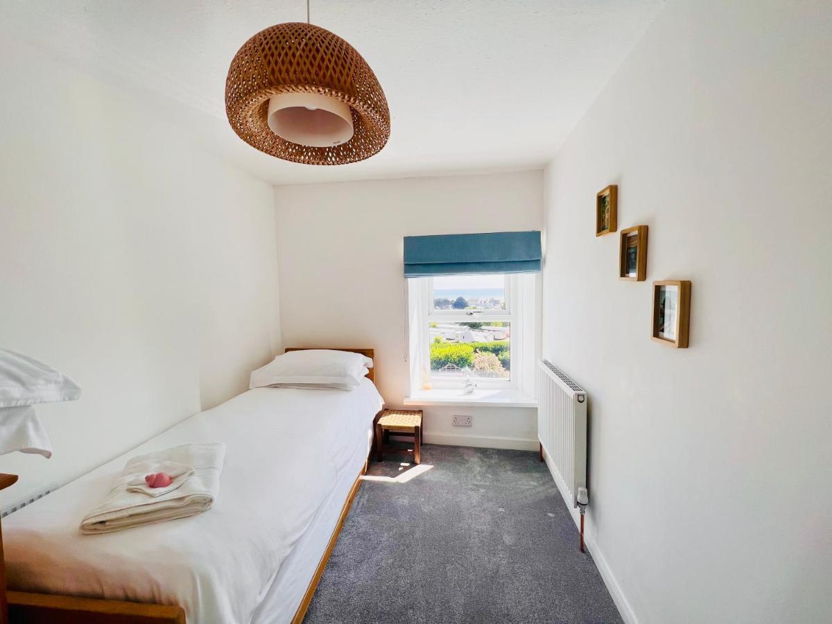 Gordy Hall -Sea Facing Welsh Cottage With Stunning Views 펜다인 외부 사진